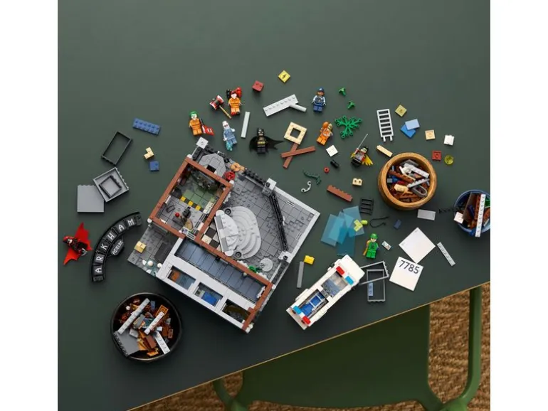 LEGO® DC Arkham Asylum 76300