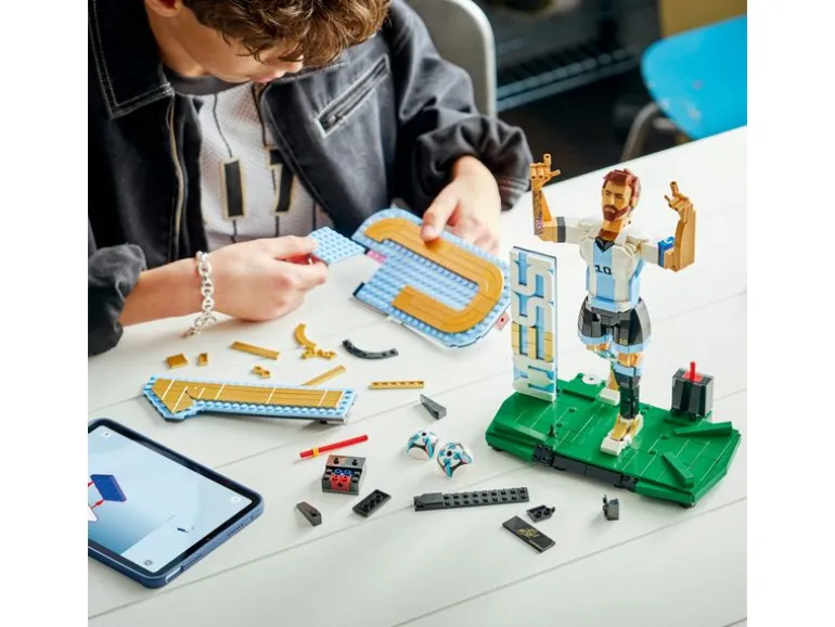 LEGO® Editions Lionel Messi – Fussballlegende 43015