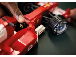 LEGO® Icons Ferrari F2004 und Michael Schumacher 11375
