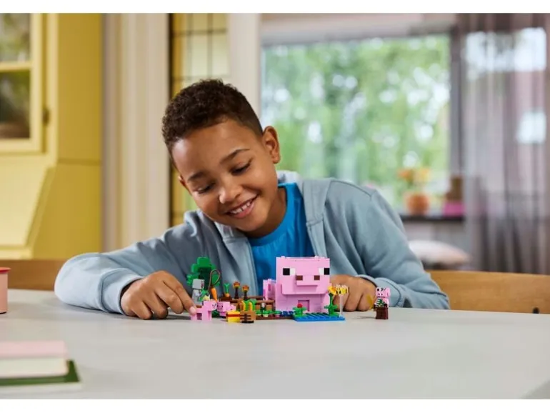 LEGO® Minecraft Das Babyschwein-Haus 21268