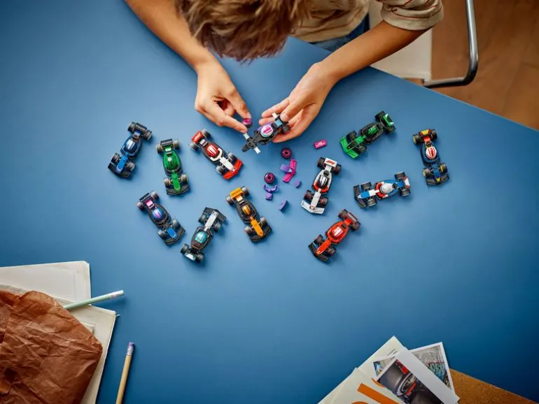 LEGO® Minifigures F1 Rennwagen zum Sammeln 71049