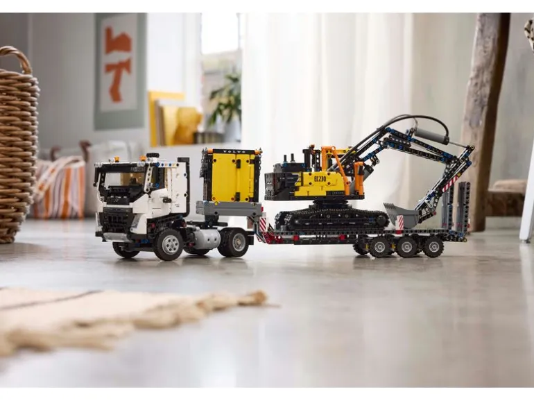 LEGO® Technic Volvo FMX LKW mit EC230 Electric Raupenbagger 42175