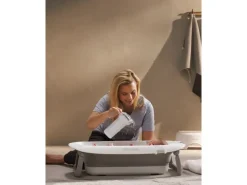 Twistshake Baby Badewanne + Kissen & Rinser & 3 Badetiere Pastel Grey
