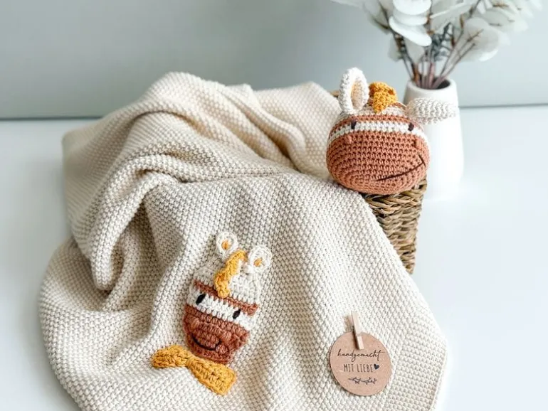 Welcomebabybox Geschenkset Nao – Decke & Rasselzebra