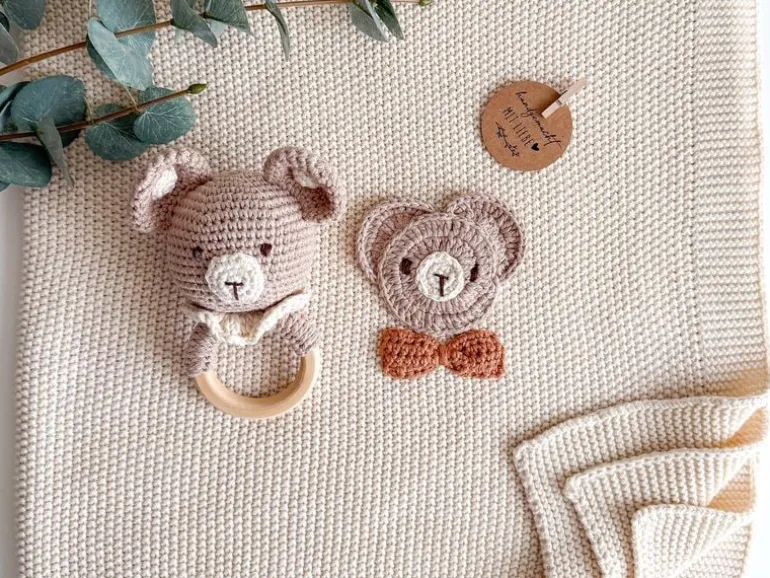 Welcomebabybox Geschenkset Lino – Decke & Rasselbär